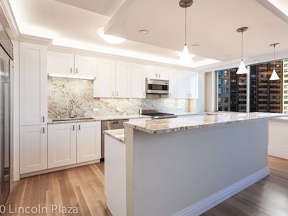 4th image of 30 W 63rd St #18BCD