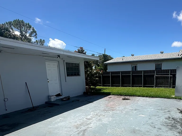 9400 Dominican Dr — Photo 8