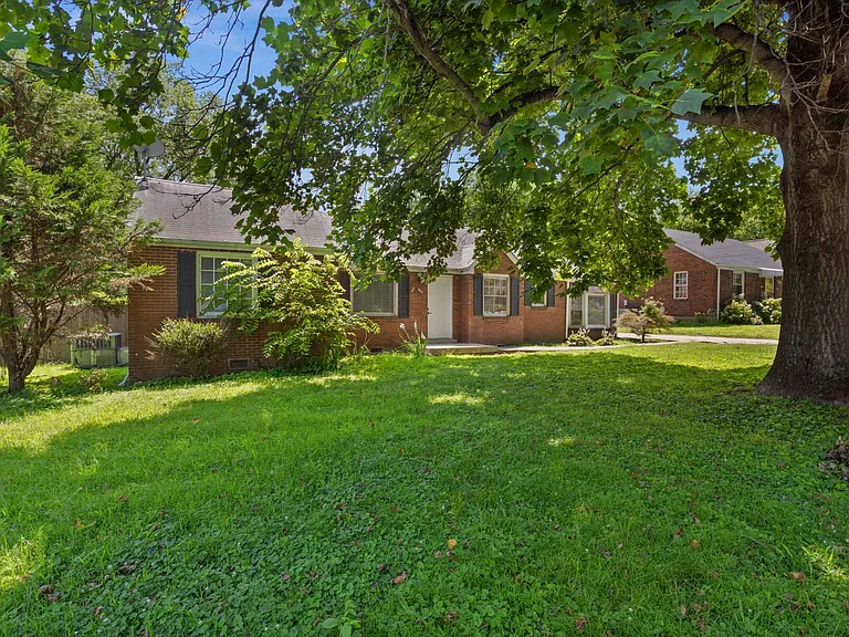 1001 Horseshoe Dr — Photo 3