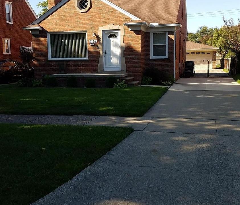 2nd image of 7166 Robinson Ave