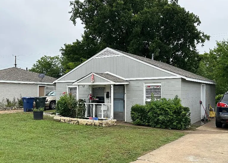 816 Ford St — Photo 1