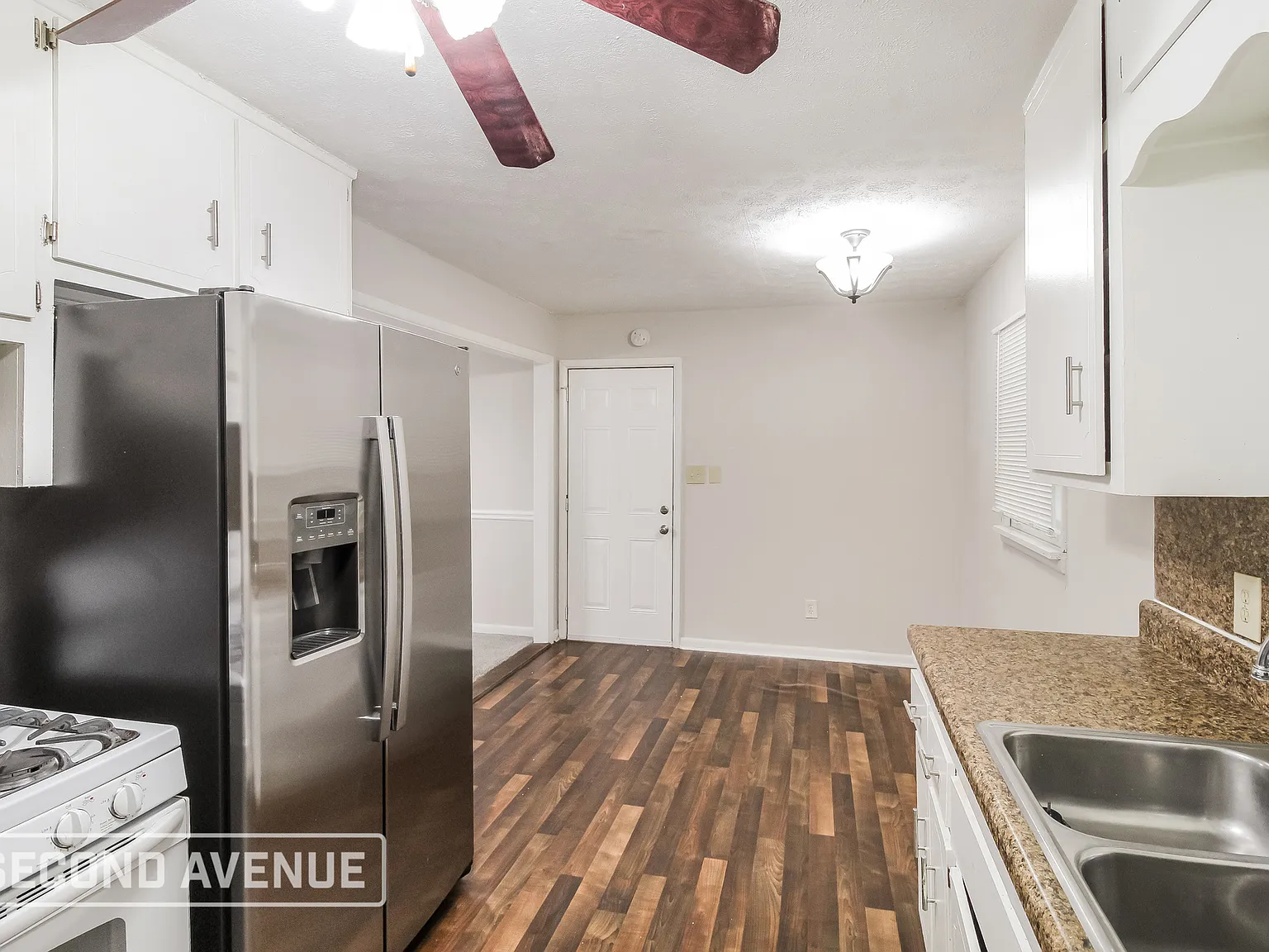 3 bed, 2.0 bath, 1848 sqft, $1,650 — Photo 3