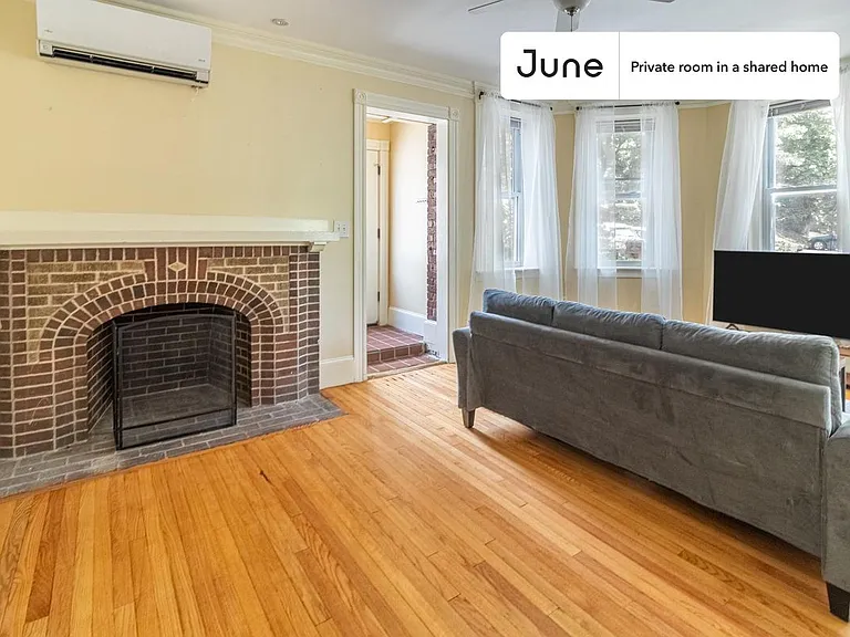 129 Chiswick Rd #A — Photo 11