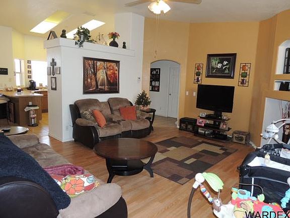 2nd image of 2760 Shasta Ln