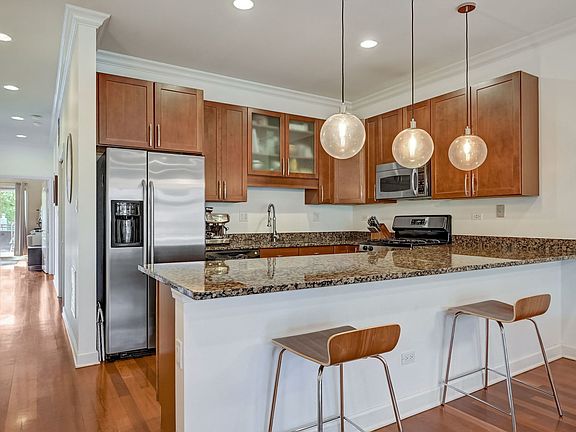 2nd image of 2135 W Belmont Ave Unit 3