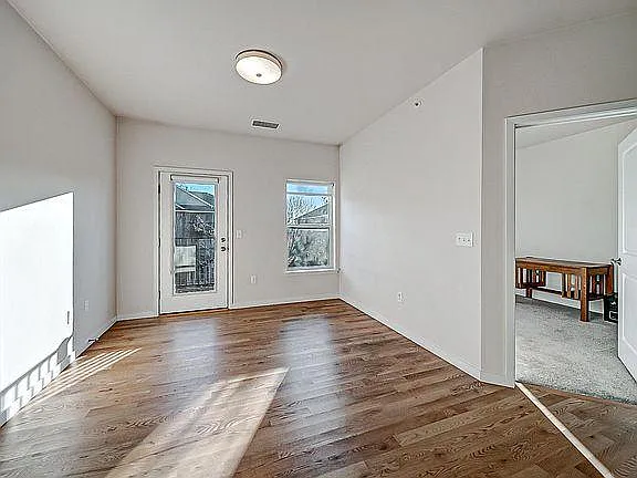 915 Harlocke St — Photo 10