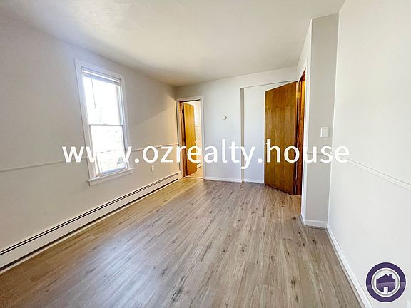 5th image of 215 E Reed Ave
