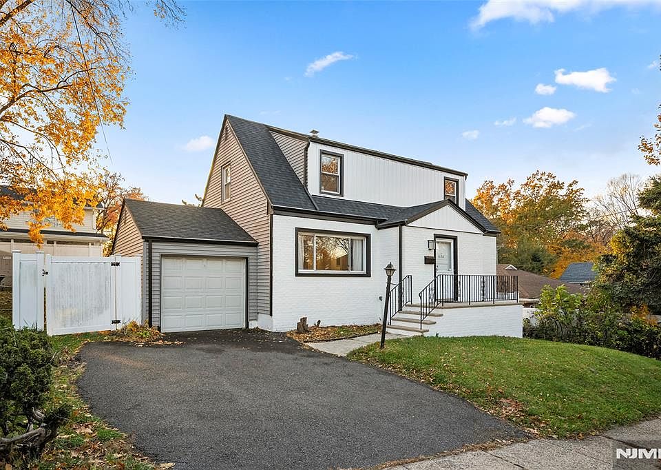 1st image of 636 Elm Ave