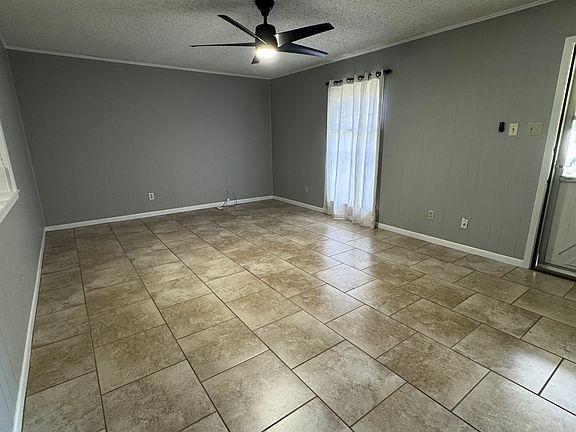 5th image of 133 Willow Ln #A
