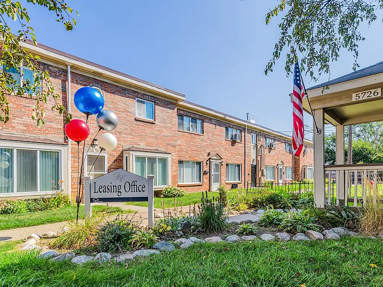 Dearborn Club Apartments — Photo 31