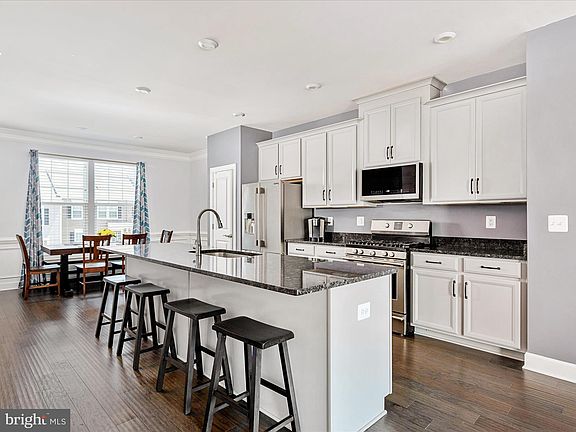 3rd image of 6210 Quinns Creek Dr