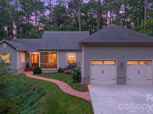 2932 Oakdale Rd, Charlotte, NC 28216