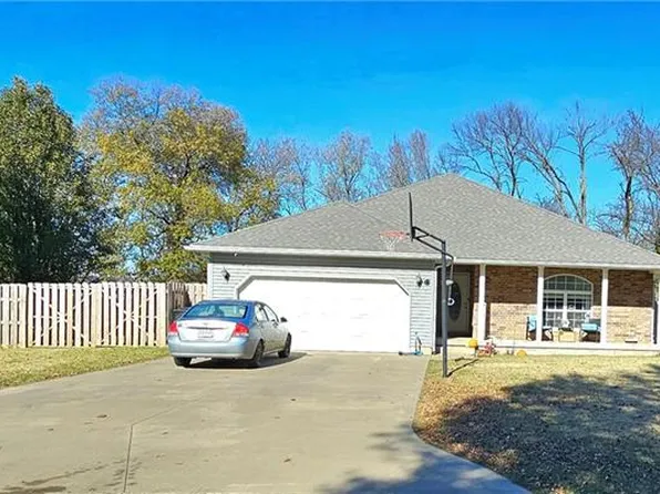 304 W McKinley St, Frontenac, KS 66763