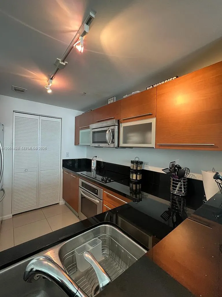 Vizcayne South Condo — Photo 4