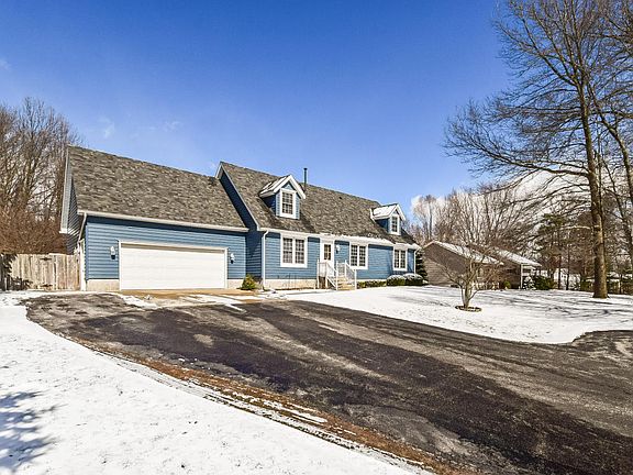 2nd image of 3136 Pleasantwood Dr