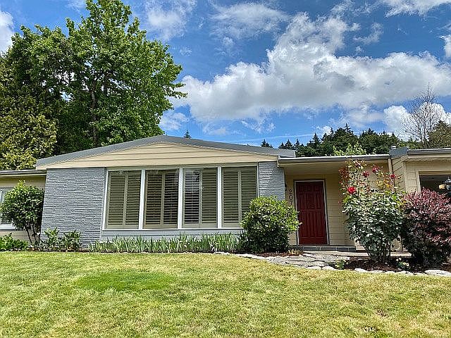 1st image of 207 Evergreen Dr