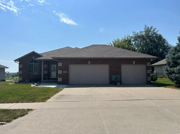 3204 Lily Ln, Marshalltown, IA 50158