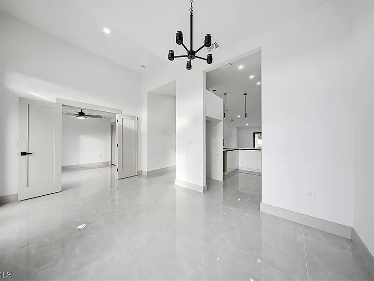 541 Chalet Ave S — Photo 27
