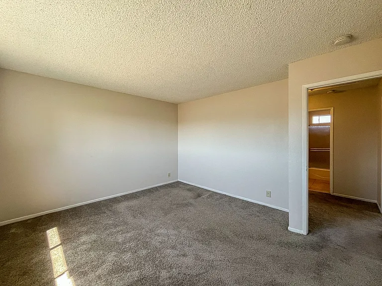 322-330 w 9th St — Photo 53