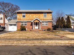 75 Yerger Rd, Fair Lawn, NJ 07410