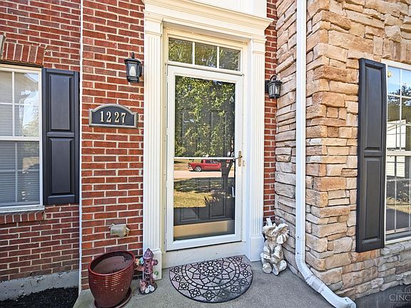 2nd image of 1227 Beechwood Pl