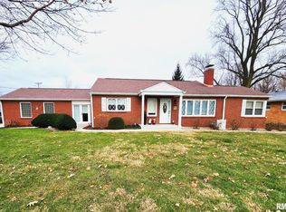 1910 Mound Rd, Jacksonville, IL 62650