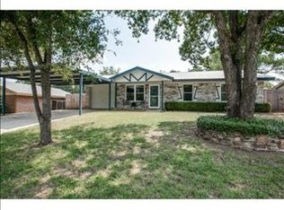 141 Rhoades St, Azle, TX 76020