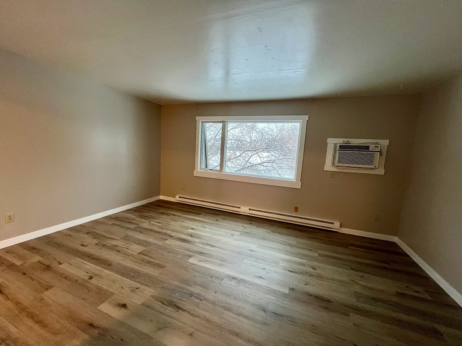 2 bed, 900 sqft, $1,200 — Photo 3