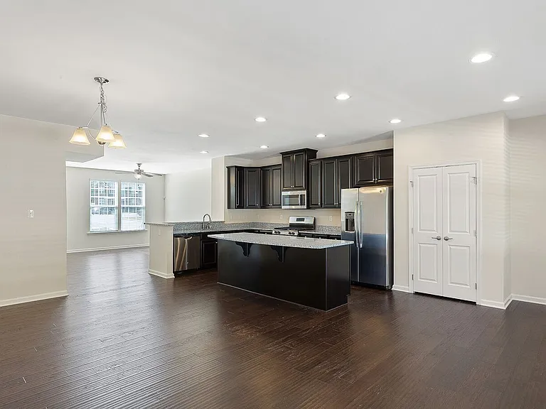 8076 Creekside Village Dr — Photo 5