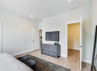 2839 N Milwaukee Ave #11300090, Chicago, IL 60618