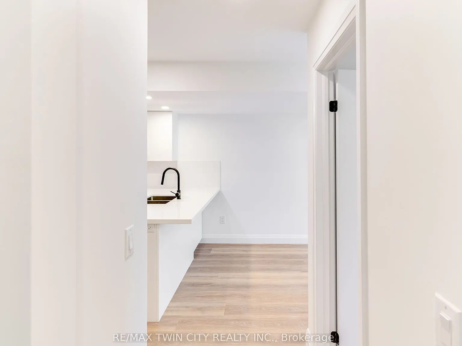 3 bed, $2,300 — Photo 2