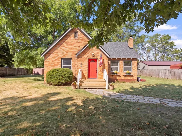 704 S Grand St, Grove, OK 74344