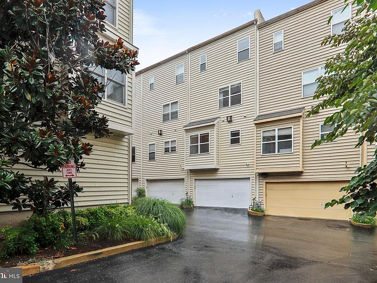 11034 Amherst Ave — Photo 11