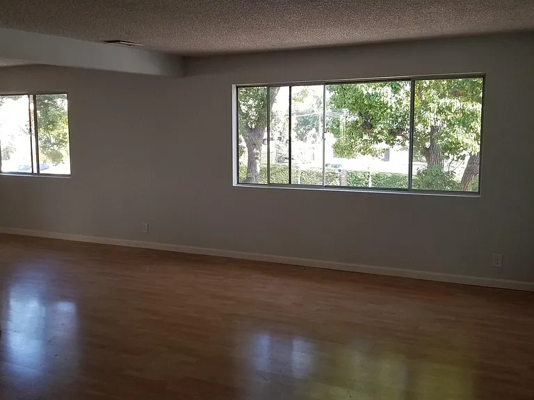 569 E Orange Grove Ave #B — Photo 6