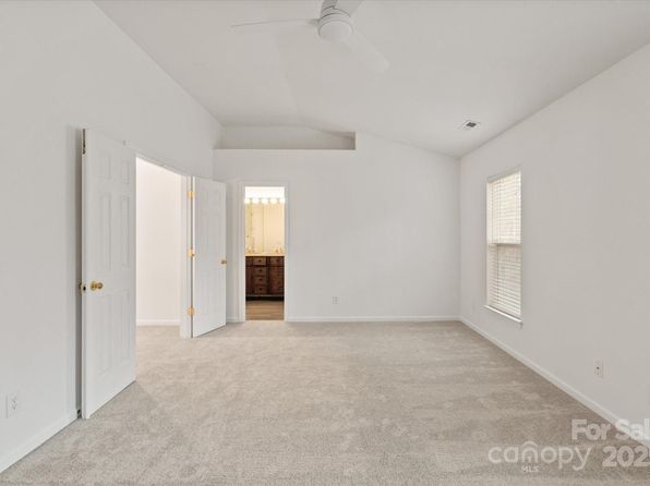 charlotte-north-carolina-65011711 picture