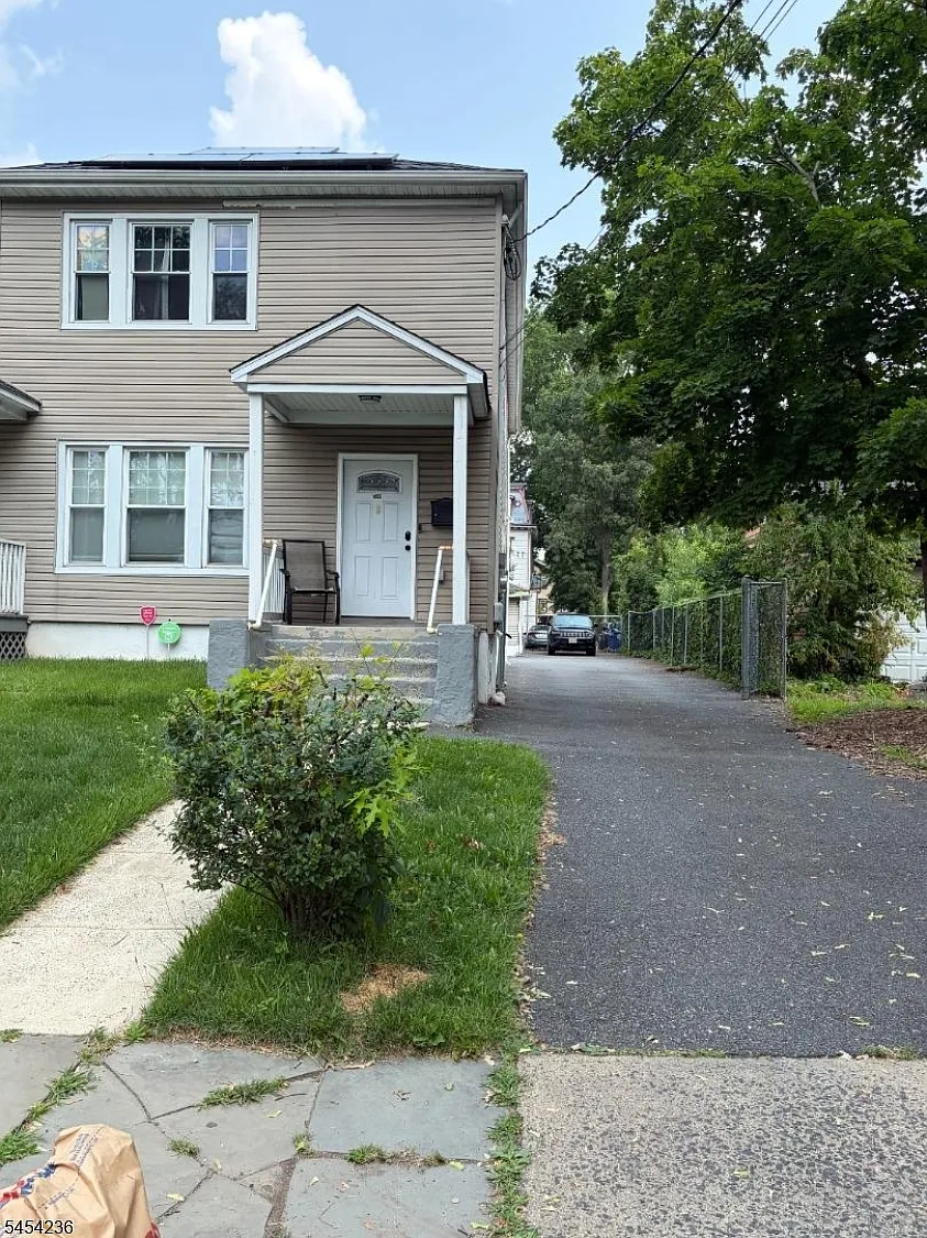 3 bed, 1.0 bath, $2,800 — Photo 1
