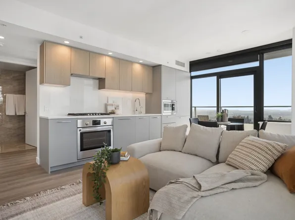 6608 Sussex Ave #1102, Burnaby, BC V5H 3C6