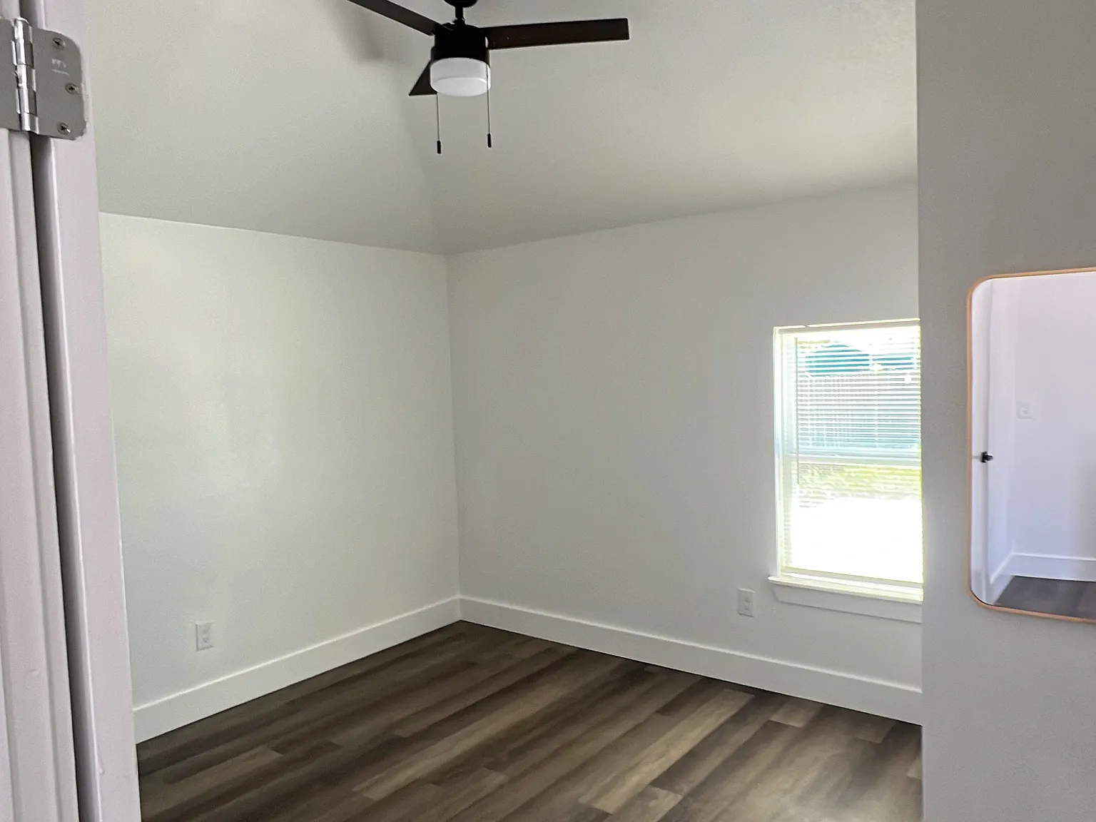 1 bed, 420 sqft, $1,200 — Photo 4