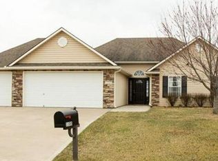 1105 SW Badger Ct, Oak Grove, MO 64075