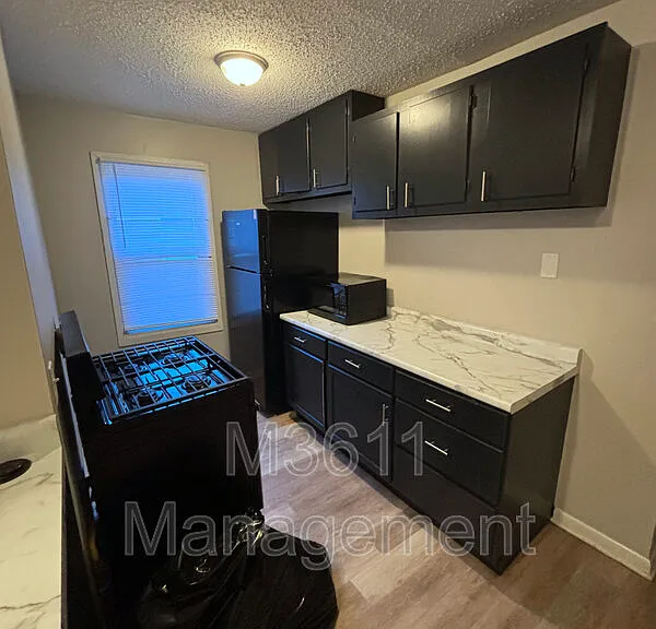 911 Washington St #3 — Photo 6