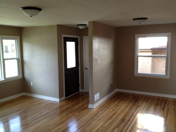 4th image of 2119 Oakview Dr
