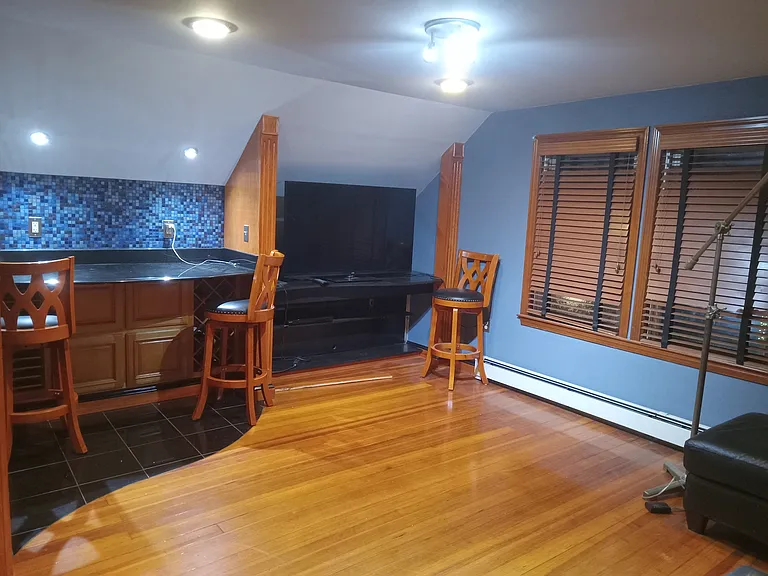 1034 N Main St — Photo 5