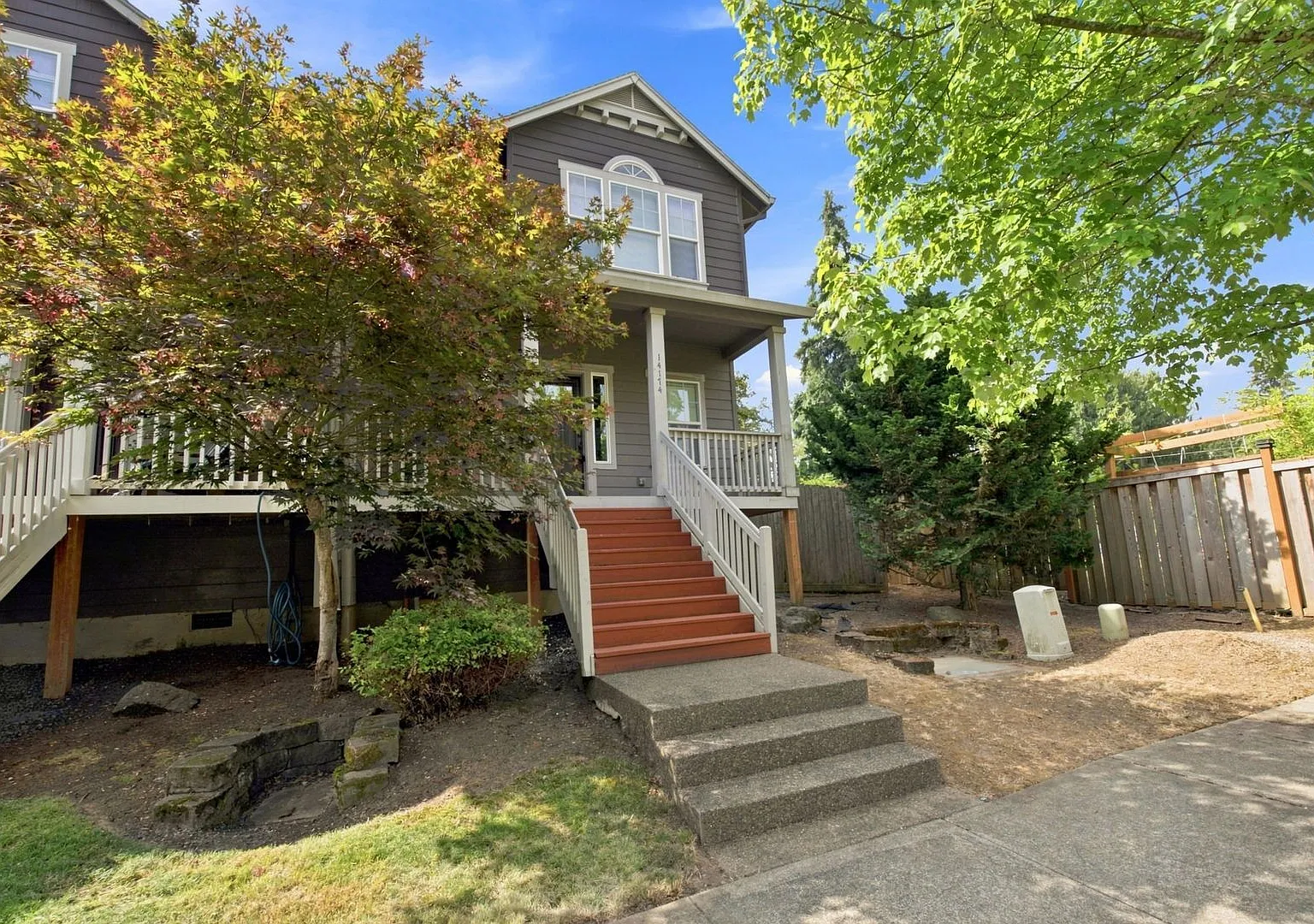 $500 off First Month!! Beautifully Updated 4-Bedroom Oregon City Home with A/C, Fireplace & Fence... — Photo 3