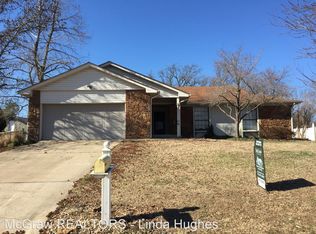 1021 N Douglas Dr, Claremore, OK 74017