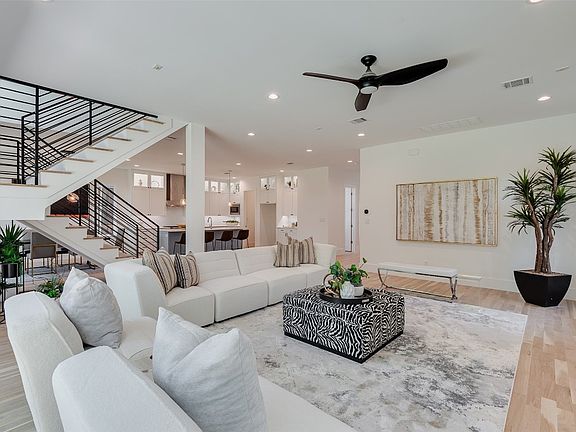 4th image of 6135 Velasco Ave