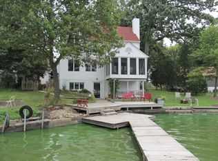 465 Lakeview Ct, Lowell, IN 46356