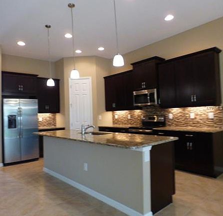 4th image of 1037 Bluffwood Dr