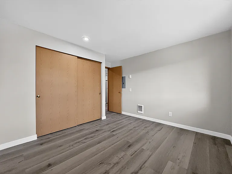 Stone Court Apartments — Photo 24
