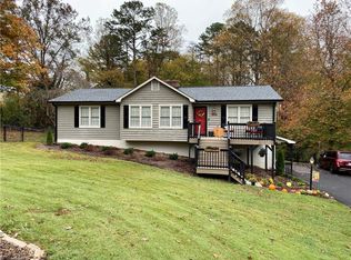 1930 Foxcroft Dr, Mount Airy, NC 27030