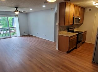9814 Greenery Ln APT E, Saint Louis, MO 63132